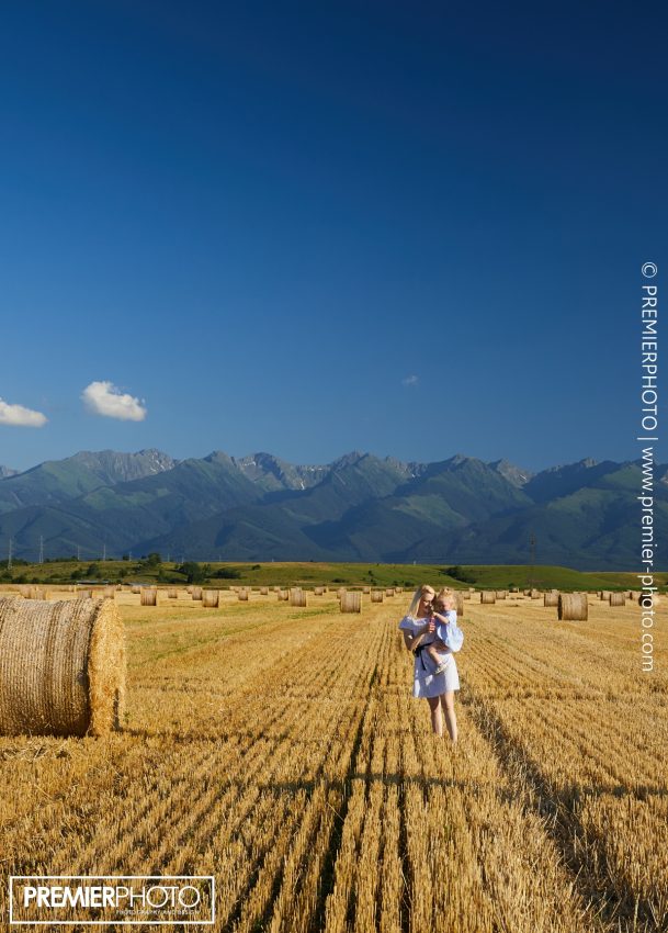 Family photo session outdoors with gorgeous mountain backdrop by #PremierPhoto
